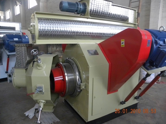 Sawdust Straw Wood Powder Biomass Pellet Machine With Dia 4 - 12mm CE HKJ40J